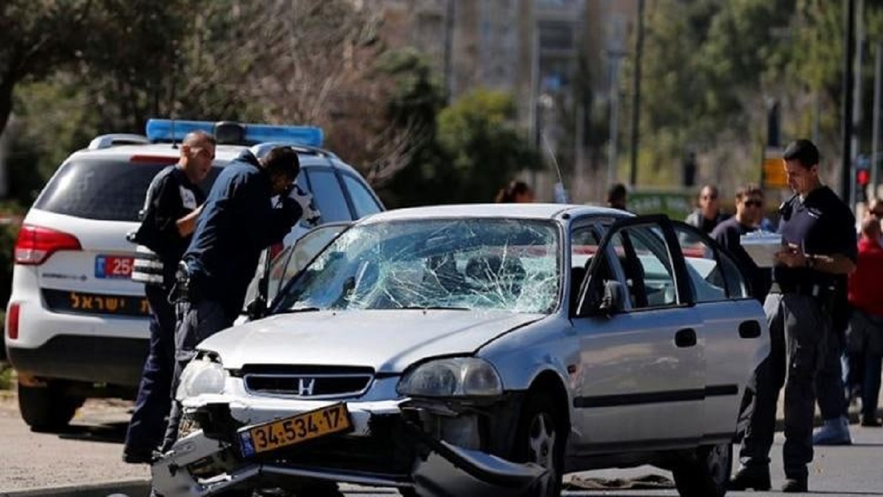 تیراندازی مبارزان فلسطینی به خودرو‌های صهیونیست‌ها در الخلیل
