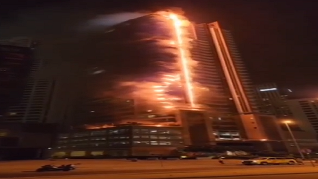 آتش سوزی در ساختمان ۳۵ طبقه دبی+ فیلم