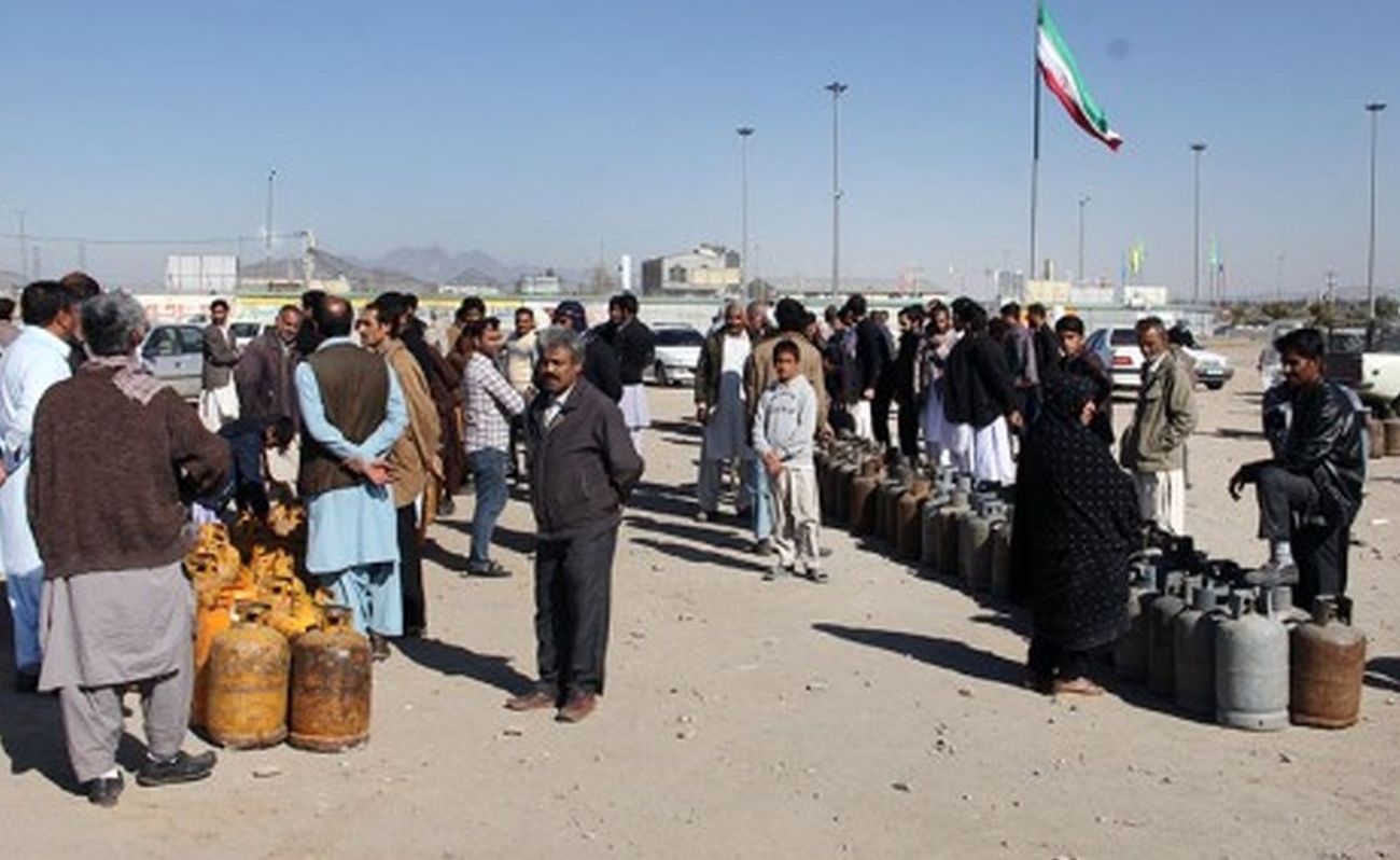 کمر خمیده سیستان و بلوچستان زیر بار کپسول‌های گاز