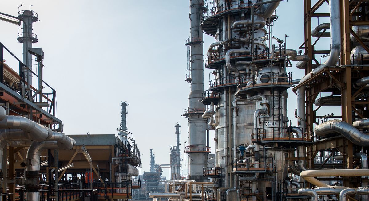 ترمز شدید رشد تولید در نفت ایران
