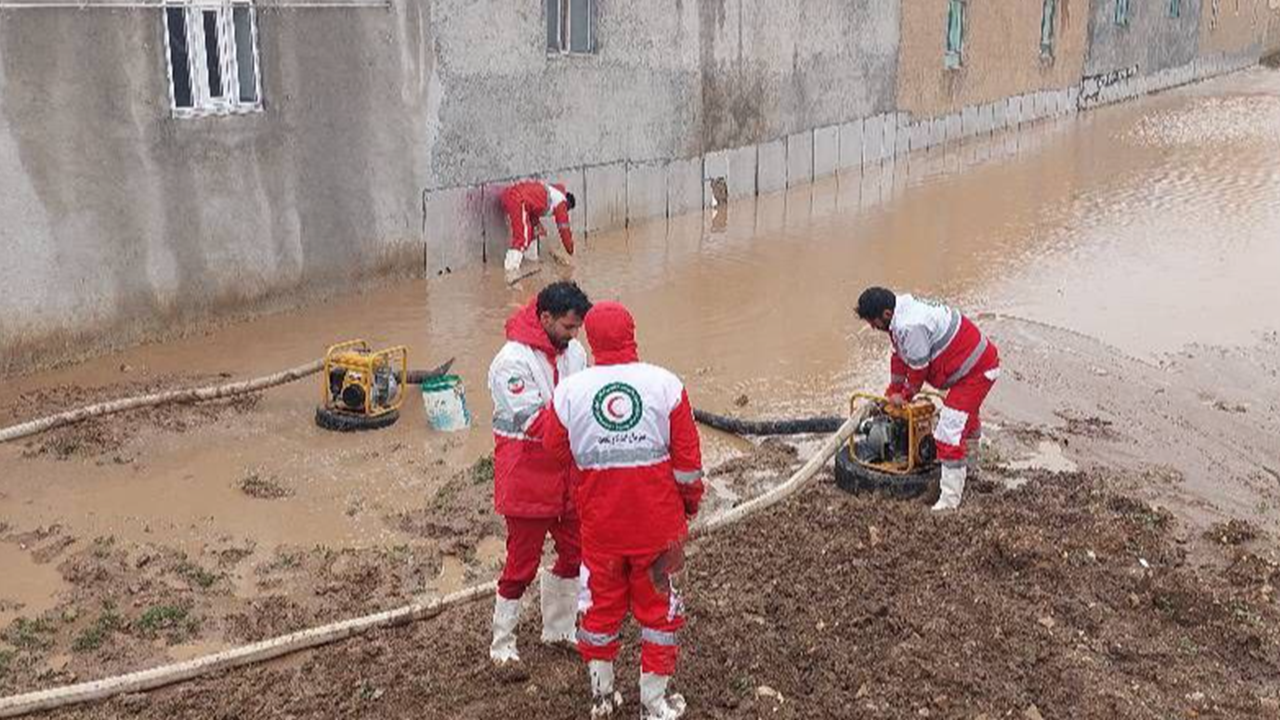 امدادرسانی حادثه دیدگان در سیلاب ۶ استان/ امدادگران به ۸۰۰ نفر امدادرسانی کردند