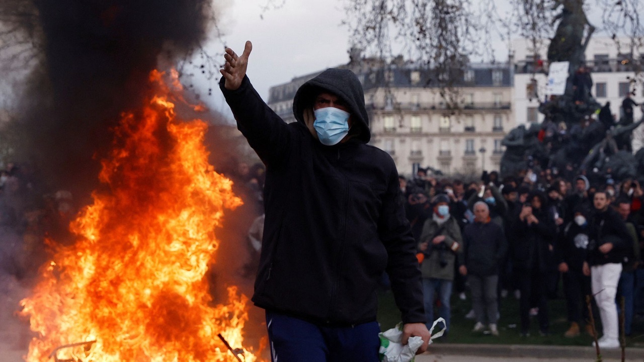 اعتراضات گسترده در فرانسه بعد از سخنرانی مکرون