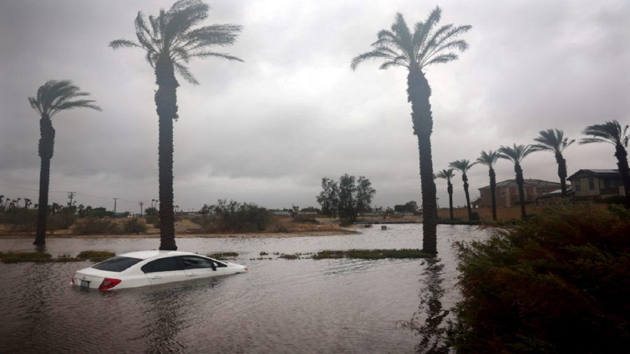 وقوع توفان شدید در آمریکا/ صد‌ها هزار کالیفرنیایی بی‌برق ماندند