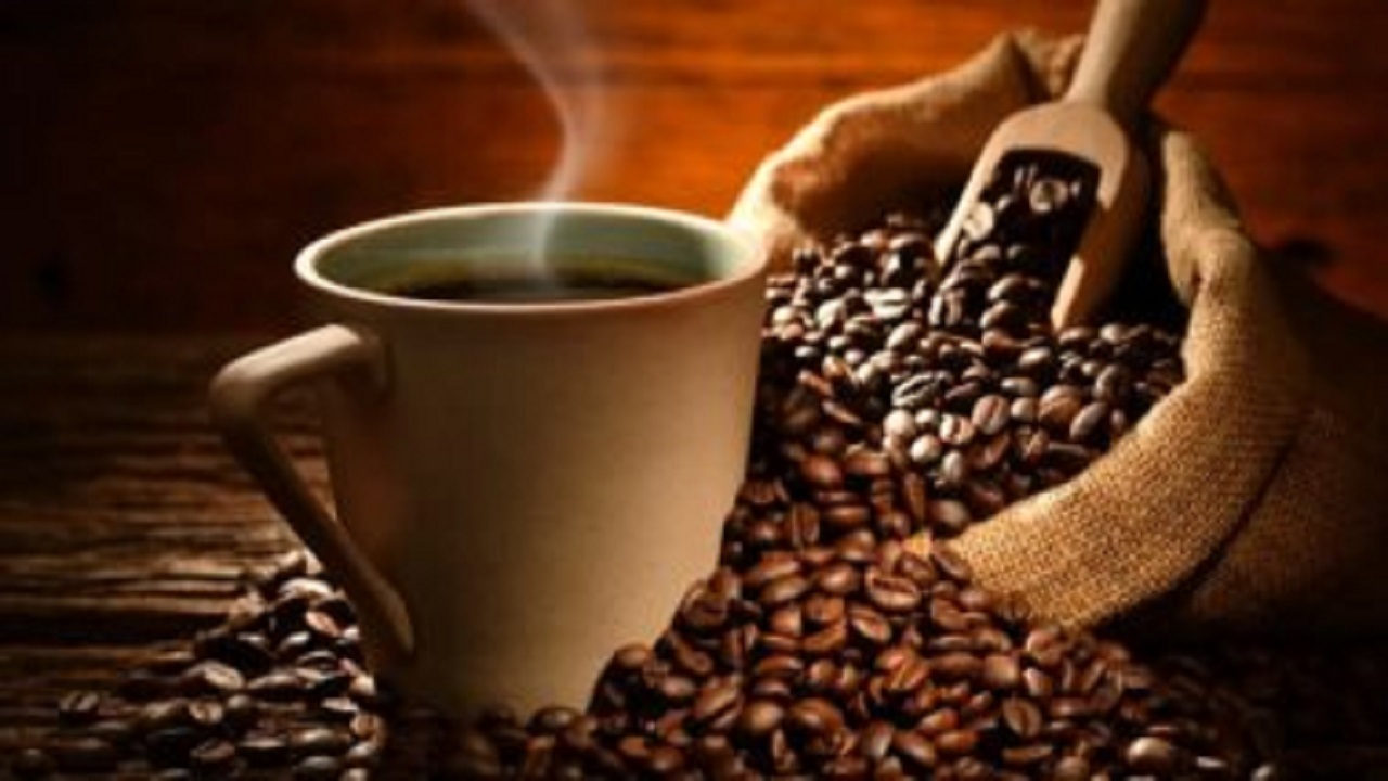 مواد زیادی وجود دارند که می‌توانید به قهوه‌ خود اضافه کنید تا دم‌نوش صبحگاهیتان را سالم‌تر کنید.