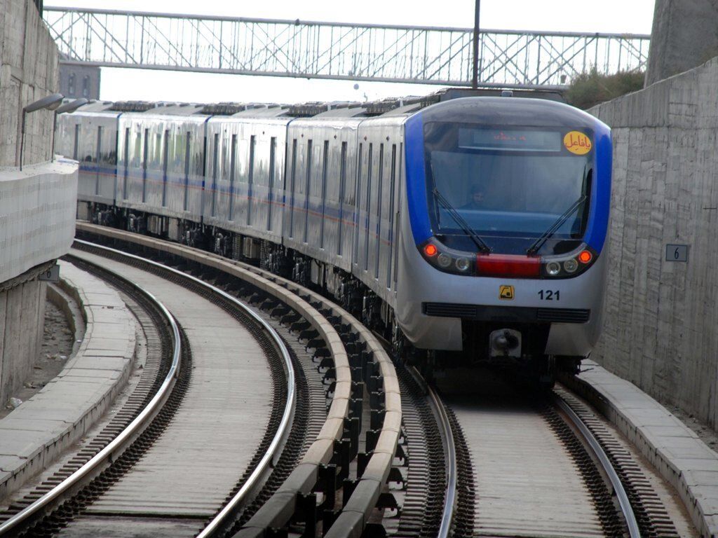 آماده بکار بودن تجهیزات ثابت و افزایش قطارهای فعال در خط ۲ مترو تهران