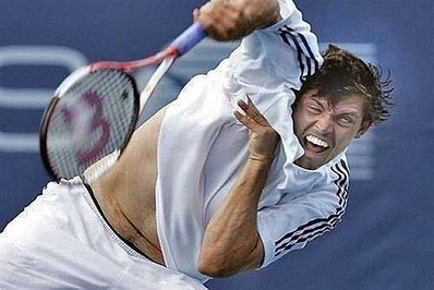 این یکی از صحنه‌های نوبرانه رقابت‌های تنیس است