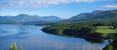 دریاچه لوموند

به نظر این دریاچه اسکاتلدی درست از میان رمان‌های عاشقانه ویکتوریا خارج شده است.

