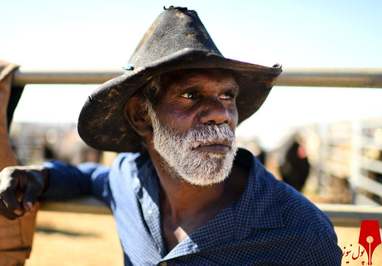 یک مرد در حال بازدید از رودخانه Isa Isa Mines Rotary است.
/کوئینزلند ، استرالیا