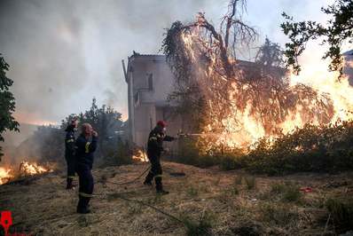آتش نشانان سعی دارند آتش سوزی را در نزدیکی روستای Kontodespoti خاموش کنند.
/اویا ، یونان