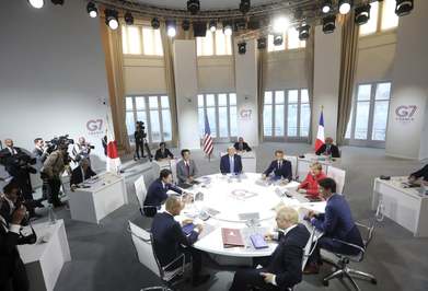 رهبران جهان در دومین روز از اجلاس G7 جلسه کاری را درباره اقتصاد جهانی و تجارت آغاز می کنند/ بیاریتز ، فرانسه