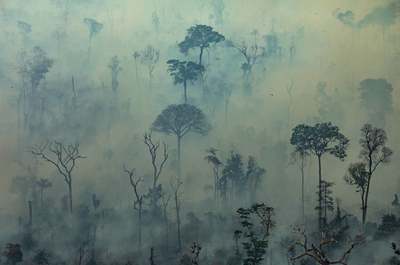 دود ناشی از آتش سوزی جنگل ها در ایالت پارا/ آلتامیرا ، برزیل