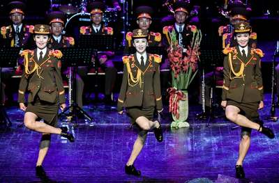 گروه موسیقی ارتش کره در یک جشنواره بین المللی موسیقی نظامی در تئاتر ارتش روسیه اجرا می کند/ مسکو, روسیه