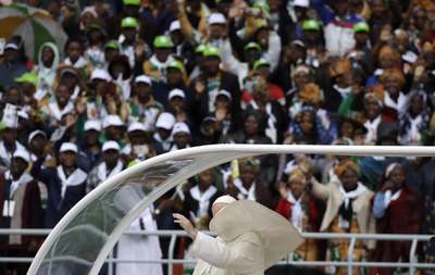 حضور پاپ در استادیوم زیمپتو برای جشن گرفتن یک مراسم عشای ربانی/ ماپوتو ، موزامبیک