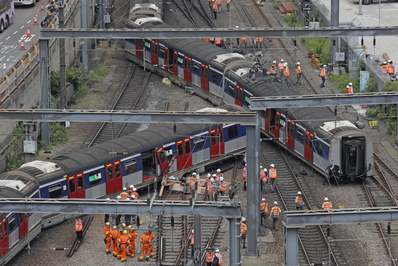 خارج شدن قطار از ریل و زخمی شدن چندین مسافر/ هنگ کنگ ، چین